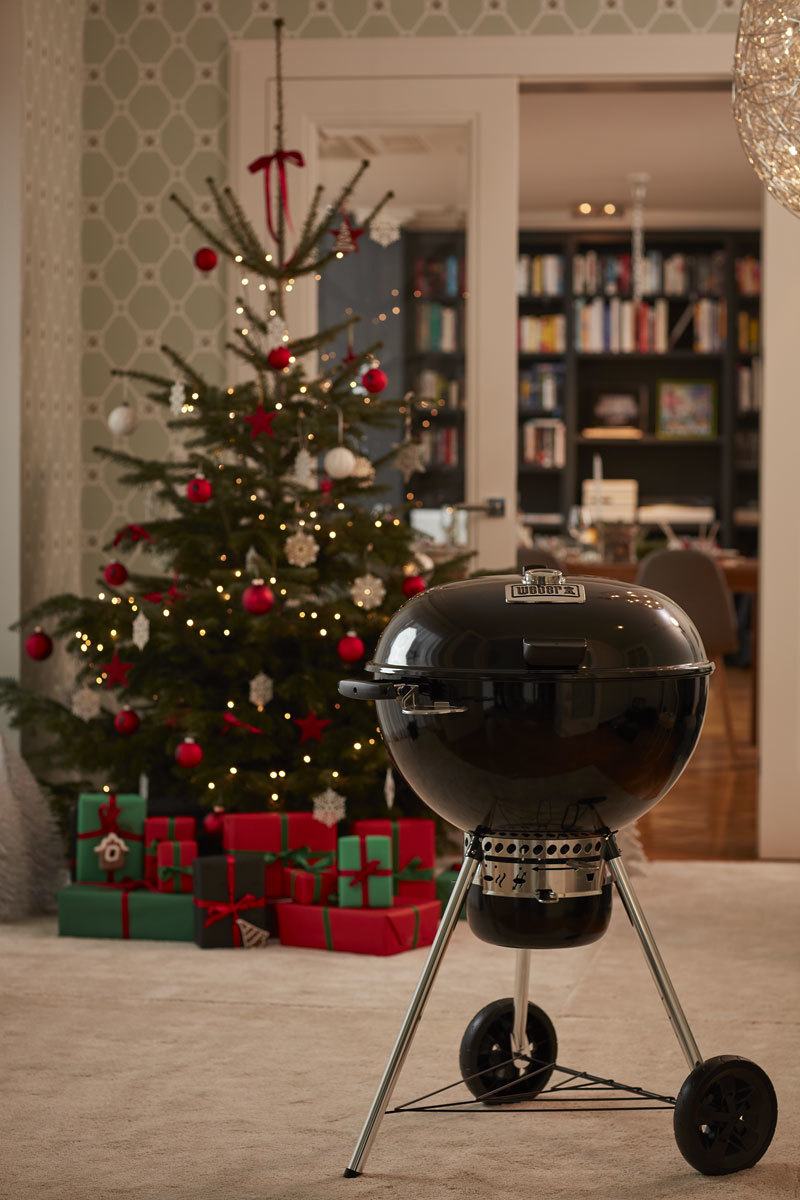 Гриль Weber Master-Touch GBS E-5750, угольный, черный