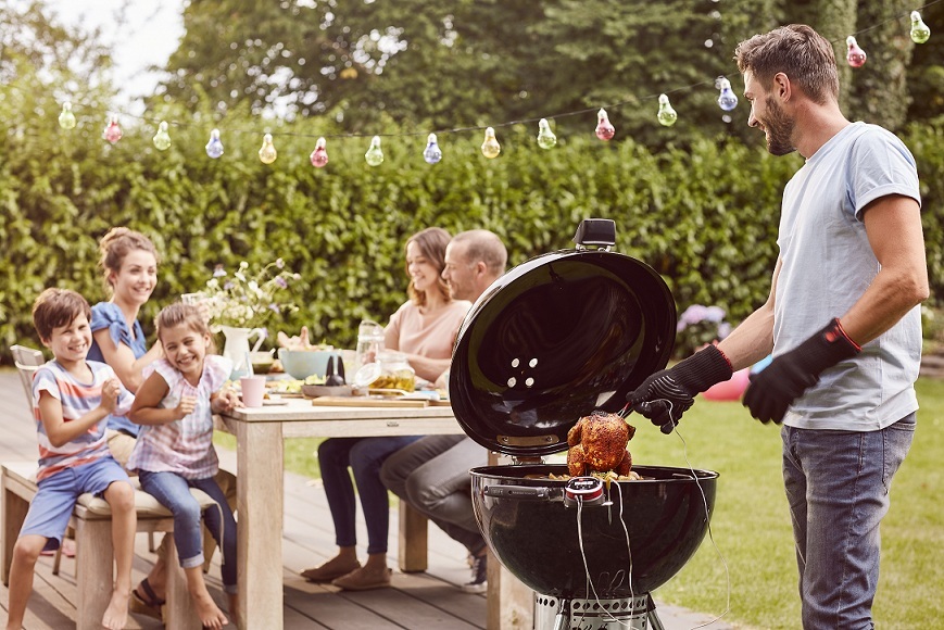 Гриль-барбекю угольный Weber Master-Touch Premium E-5770, 57 см, черный.